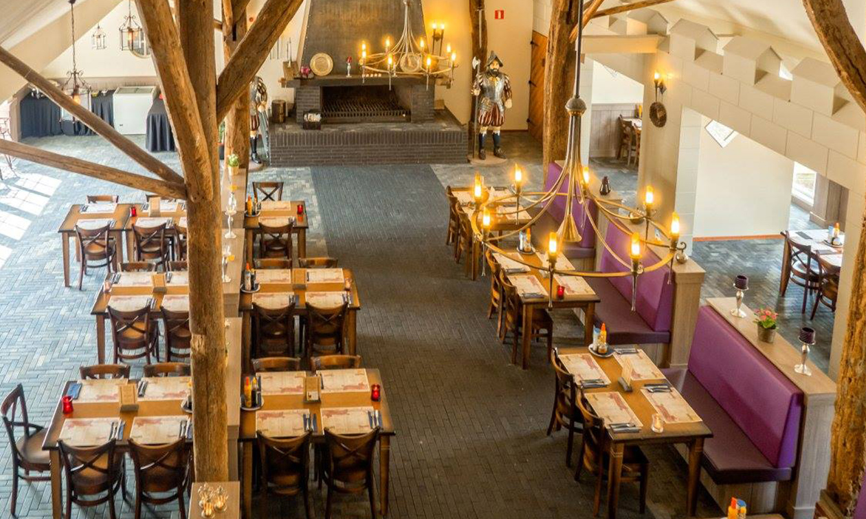 Het sfeervolle interieur van de Pannenkoekenburcht