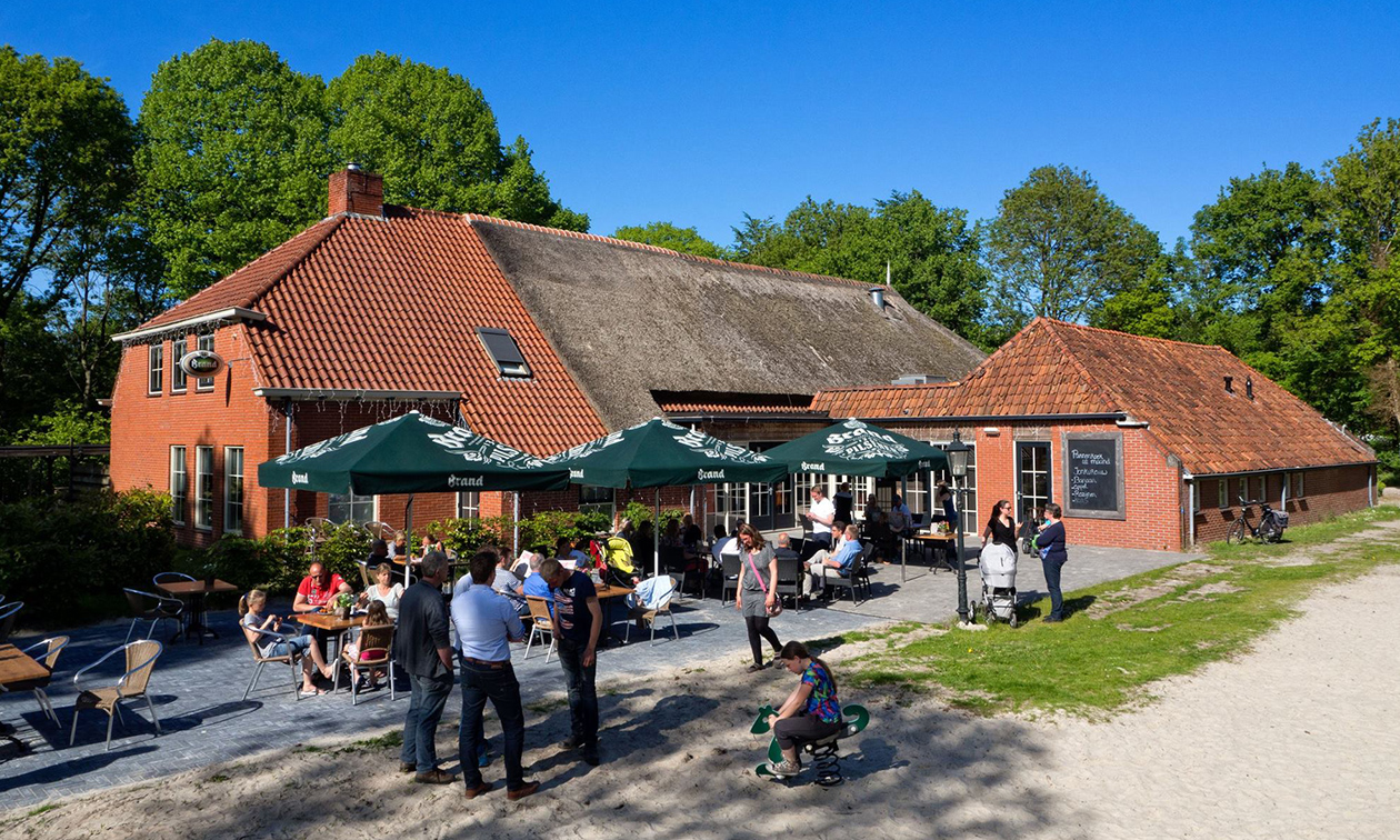 Buitenterras van Pannenkoekenburcht Nienoord